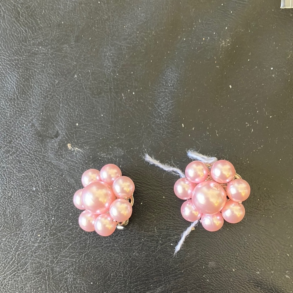 FINAL MARKDOWN Vintage Pearl cluster clip on earrings